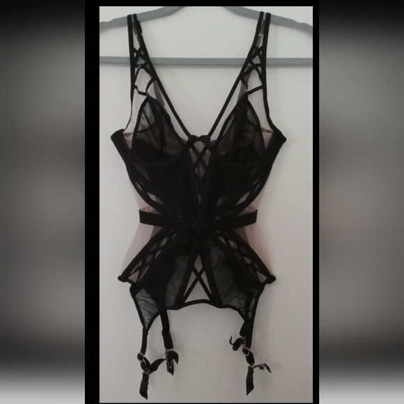 Agent Provocateur Size:32D Cherise Basque  Color:Black - Picture 1 of 4